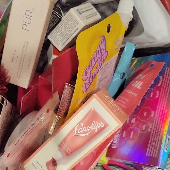 Mystery Beauty Bundles - Picture 9 of 13